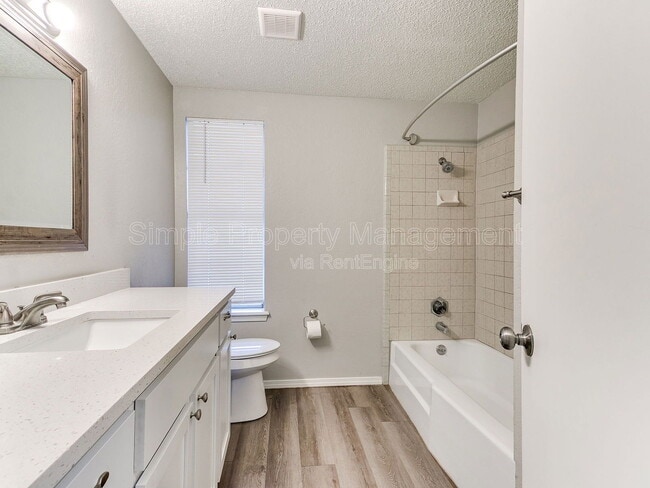 Building Photo - 606 Elmwood Dr