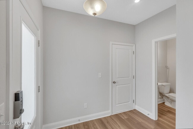Building Photo - 14116 Sterely Ct S