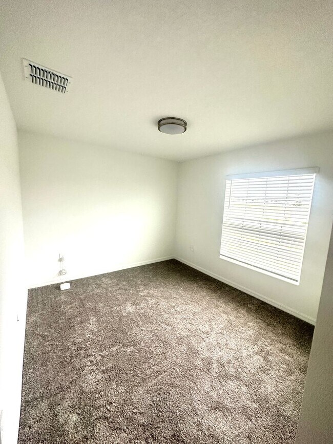 Building Photo - Brand New 4 bed inCypress Park - Haines City