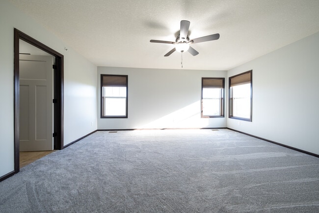 Building Photo - 2638 Vierling Dr E
