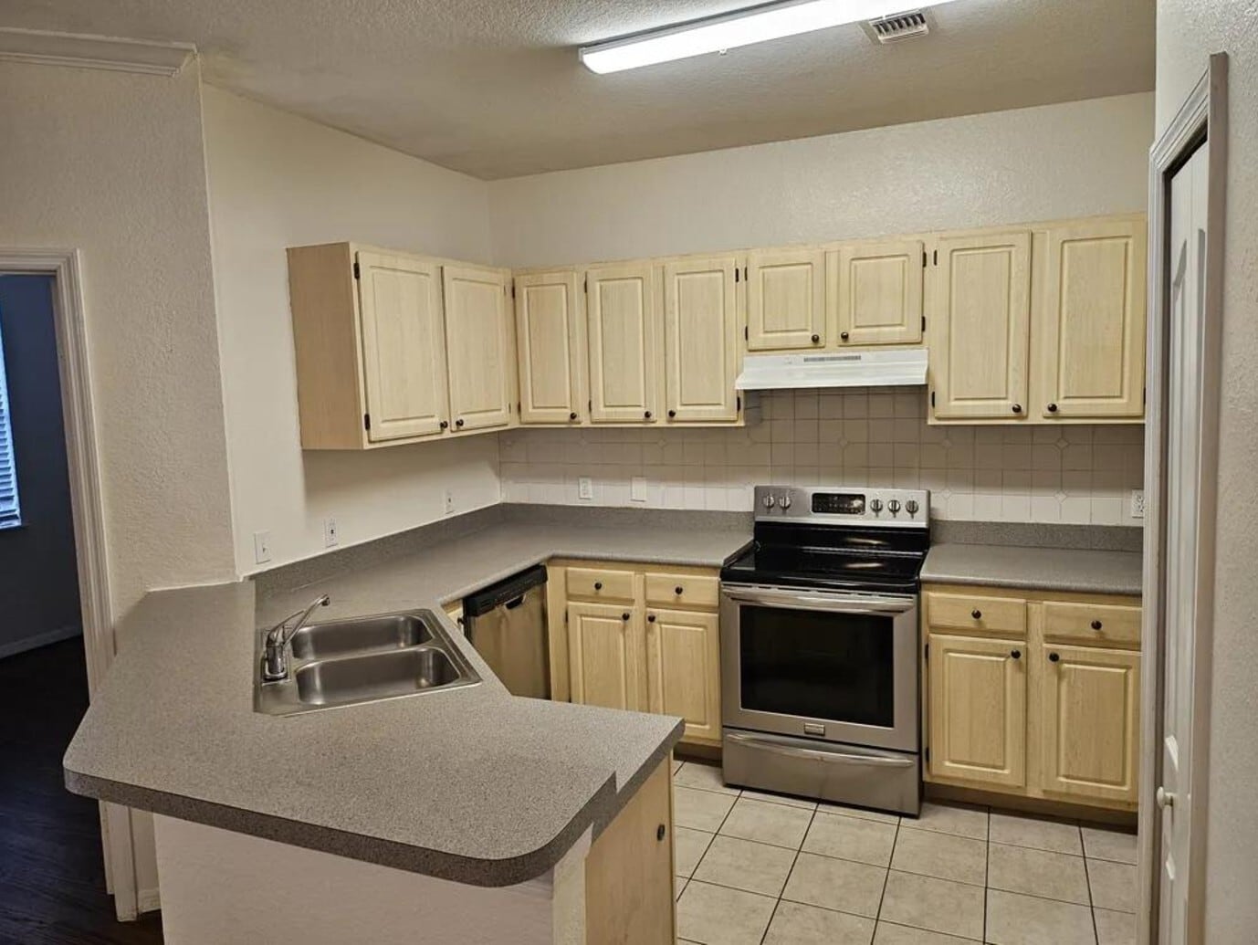 Building Photo - 2638 Legacy Villas Dr