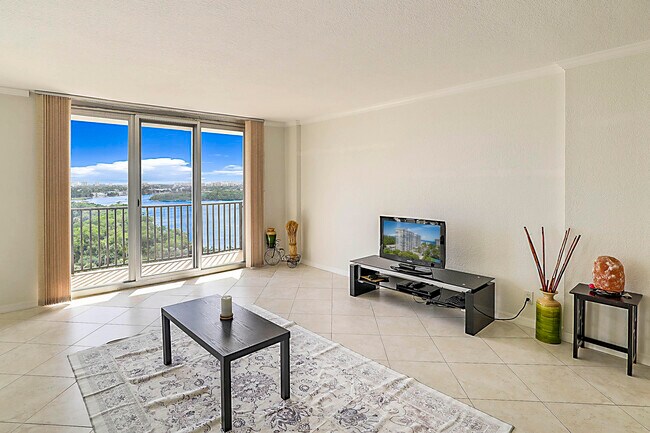 Building Photo - 2121 N Ocean Blvd