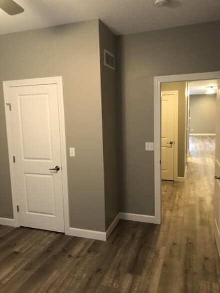 Building Photo - 628 Davis St