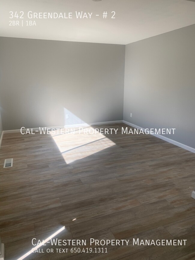 Building Photo - Nice Downstairs Apartment in Convenient Lo...