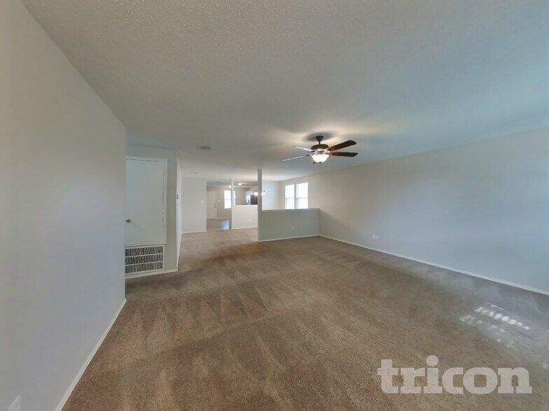 Building Photo - 5021 Village Stone Ct