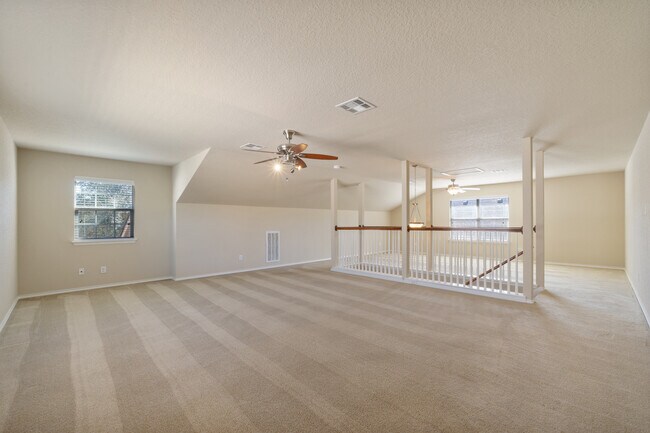 Building Photo - Spacious 4-Bed Home with Island Kitchen, Private Patio & Fenced Yard in Schertz