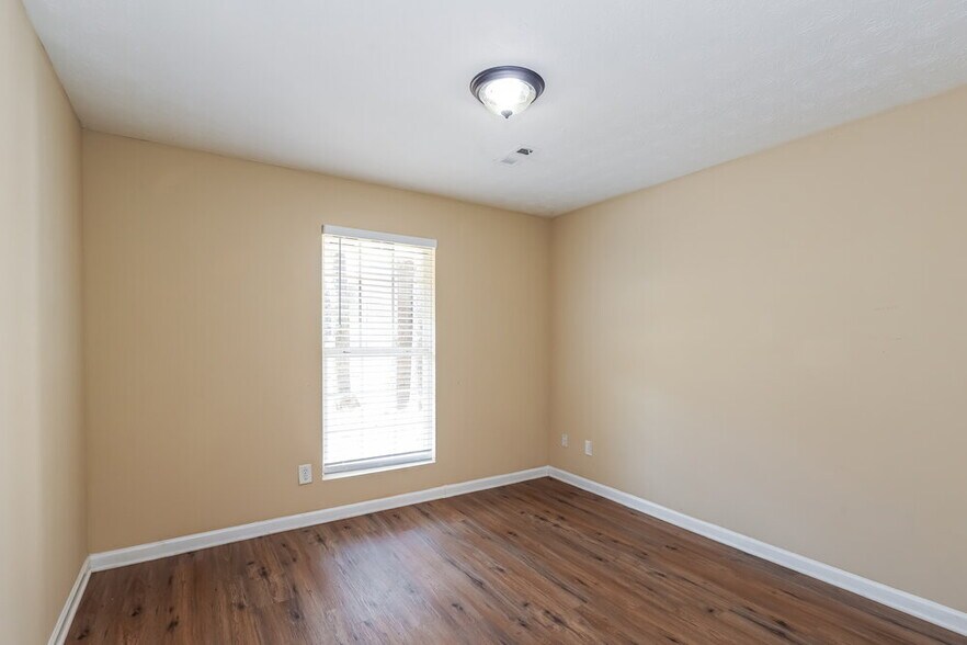 Building Photo - 10 Carey Ct