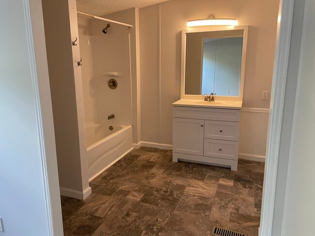 Building Photo - 417 Ranch Rd