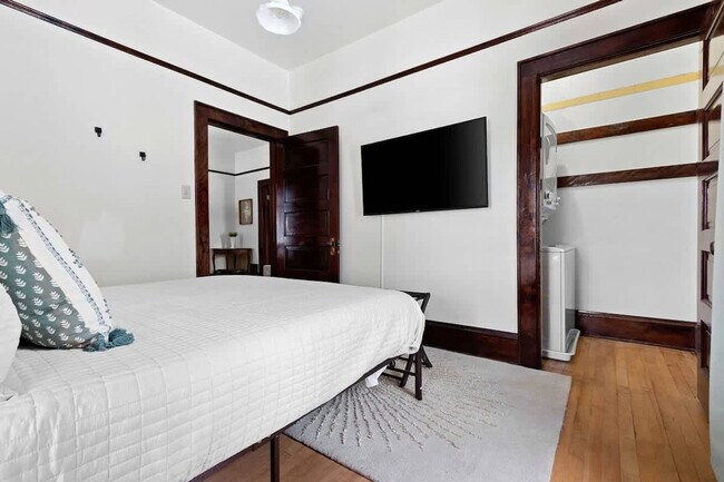 Building Photo - 100 W Main St