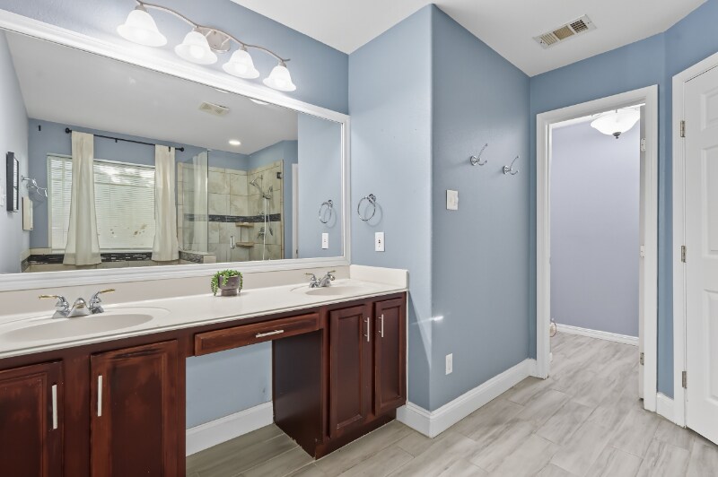 Building Photo - 6850 Thistle Hill Way