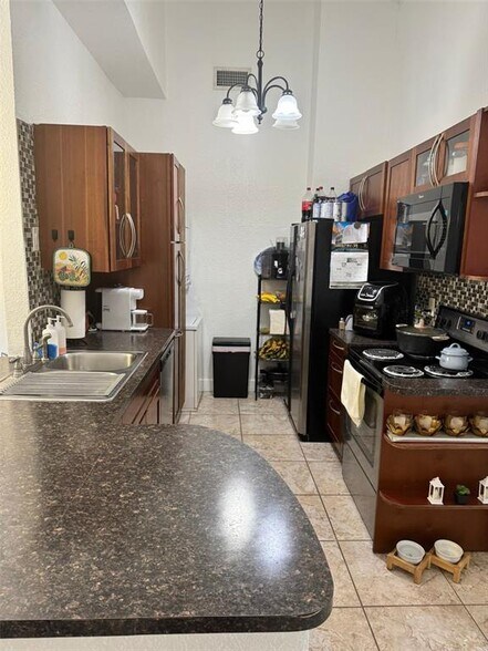 Building Photo - 2310 Plum Ct