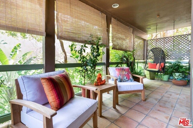 Building Photo - 3916 Rambla Orienta