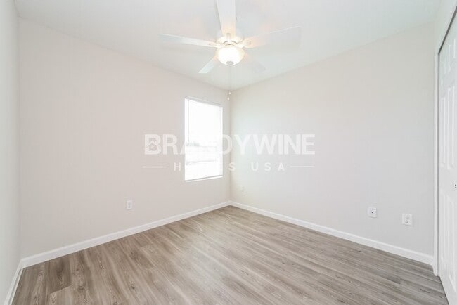 Building Photo - 520 Narnia Ct