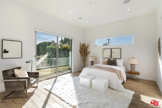 Building Photo - 8932 Dorrington Ave