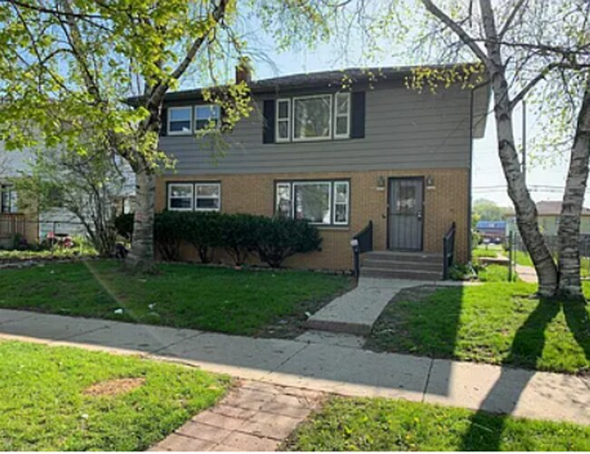 Building Photo - 5830 N 61st St