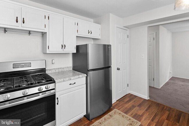 Building Photo - 295 Lander Dr