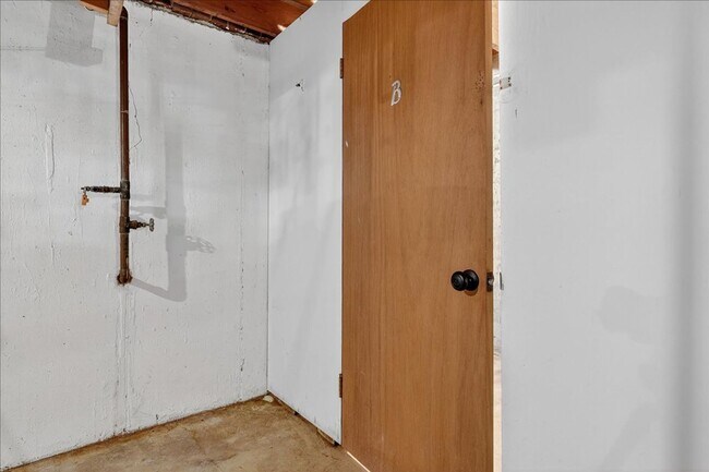 Building Photo - Plan B