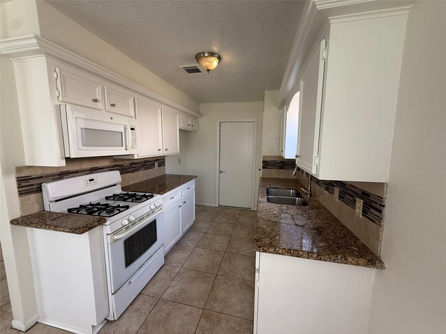 Building Photo - 4223 Steep Rock Dr