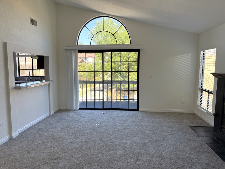 Building Photo - 166 Las Flores Dr