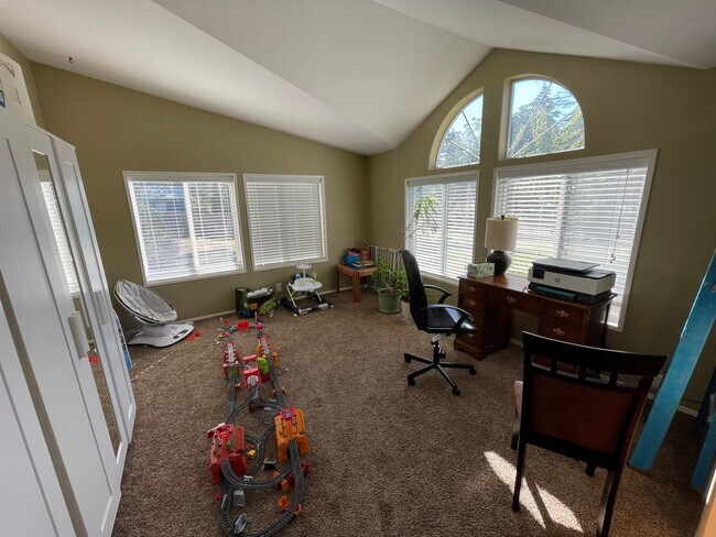 Building Photo - Lovely 3 Bedroom, 2 bath Home with 2 Car Garage and Partial Water View! Pet Friendly!