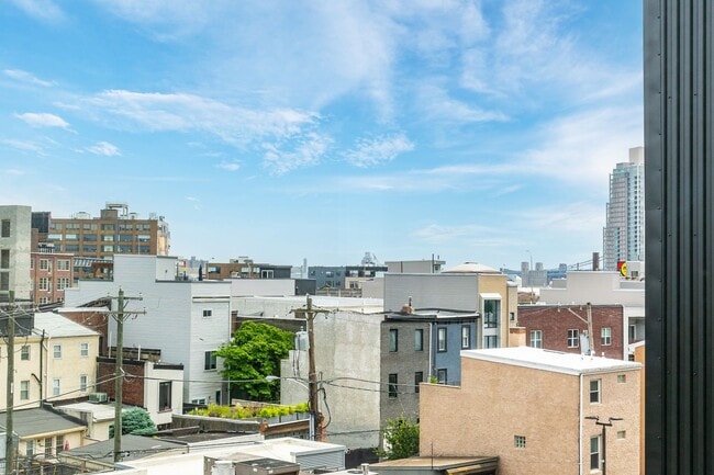 Building Photo - Signal House