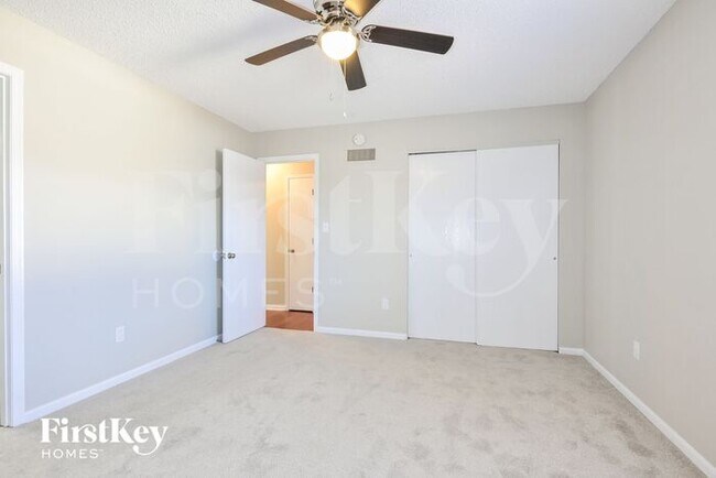 Building Photo - 2141 Treasure Island Dr
