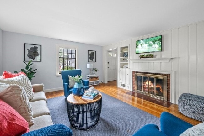 Building Photo - 24 Hereford Rd