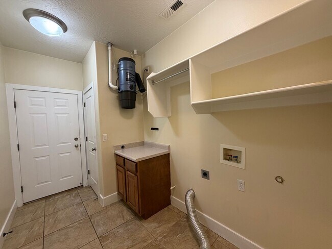 Building Photo - 135 Orchard Ln