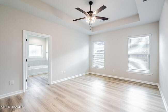 Building Photo - 202 Sparkling Meadows Ln