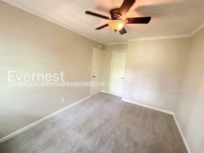 Building Photo - 335 Jamestown Manor Dr