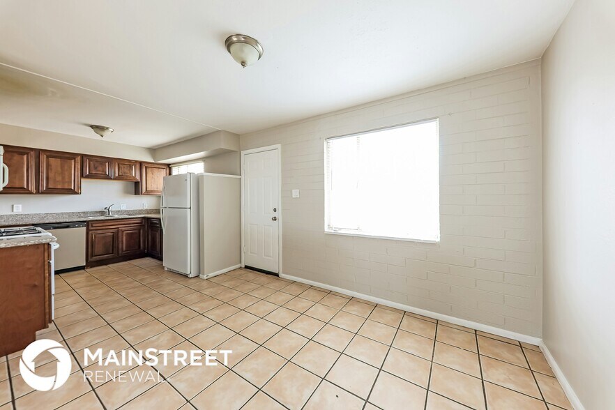 Building Photo - 3640 N 49th Dr