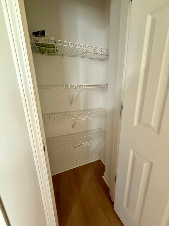 Building Photo - 27 Montford Ct