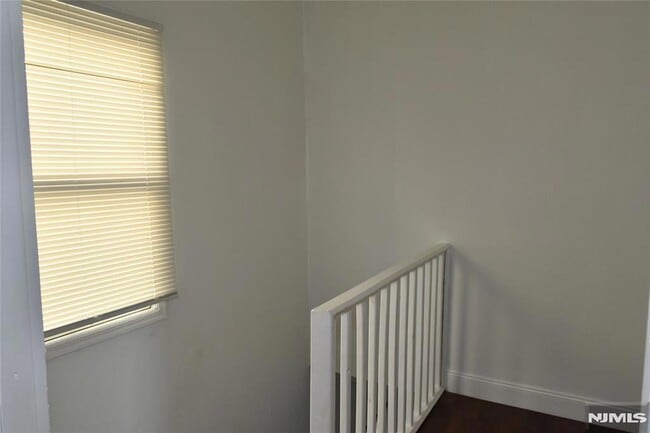 Building Photo - 129 Central Pl