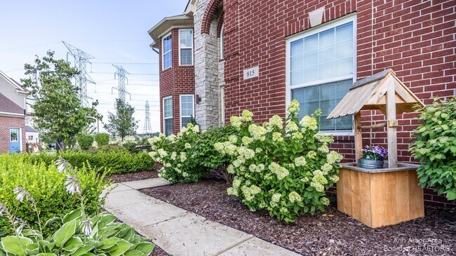 Building Photo - 815 Atherstone Dr