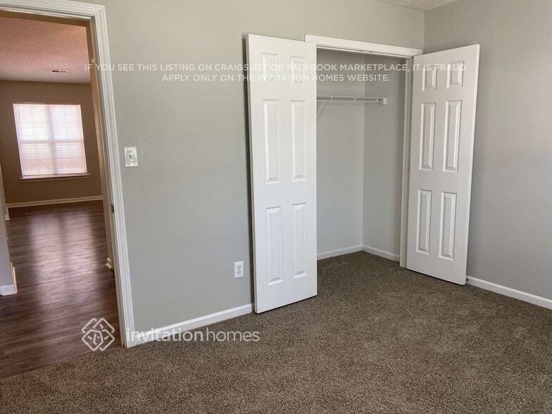 Building Photo - 6022 Country Walk Dr