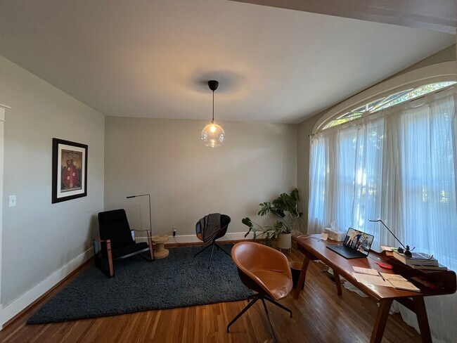 Building Photo - Charming Home in Belmont-Hillsboro Neighborhood, minutes to Vandy and Belmont, Fenced Yard