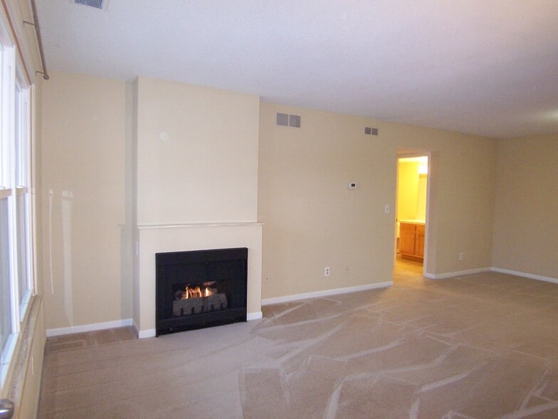 Living room - 109 Fieldcrest St