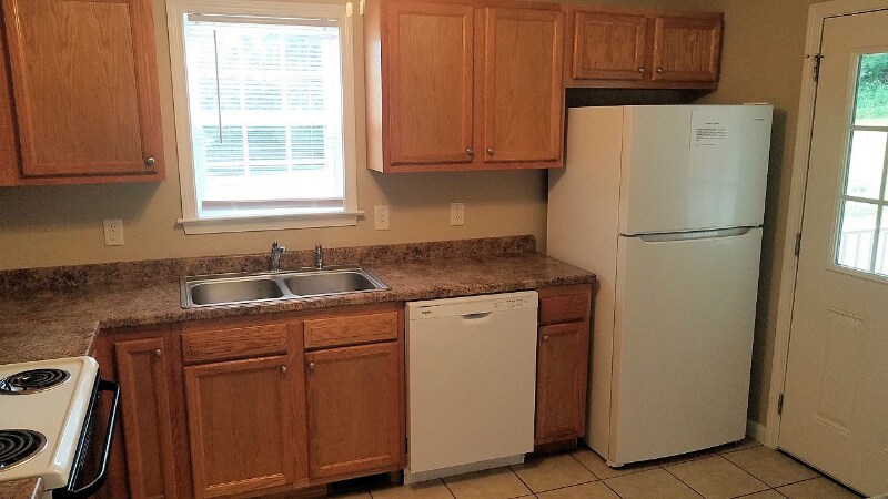 Building Photo - 3980 Howard Gap Rd