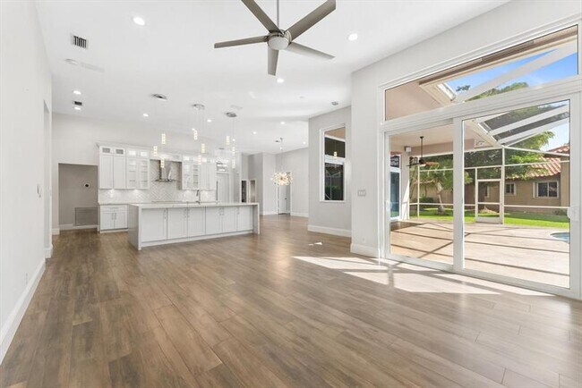 Building Photo - 6689 NW 70th Pl