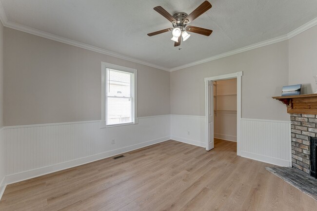 Building Photo - 2 BR 1 BA house for Rent
