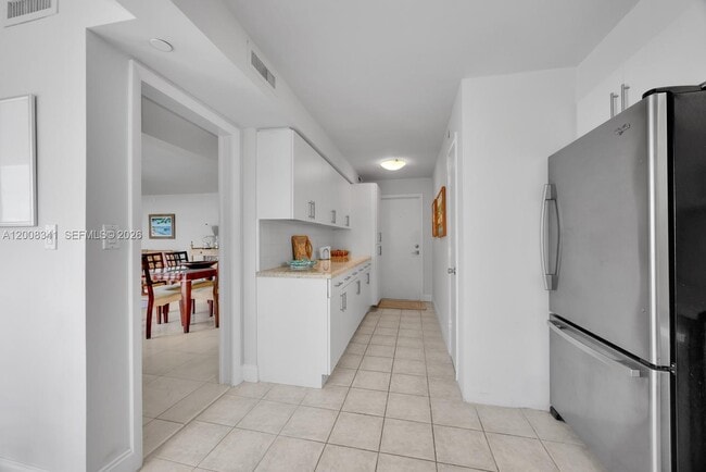 Building Photo - 607 Ocean Dr