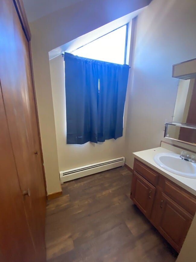 Building Photo - Two Bedroom Condo in Franklin Heights