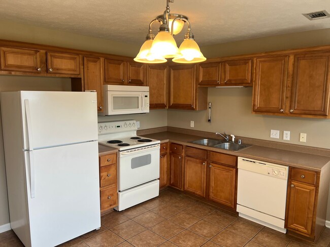 Building Photo - 3 Bed 2 Bath Home