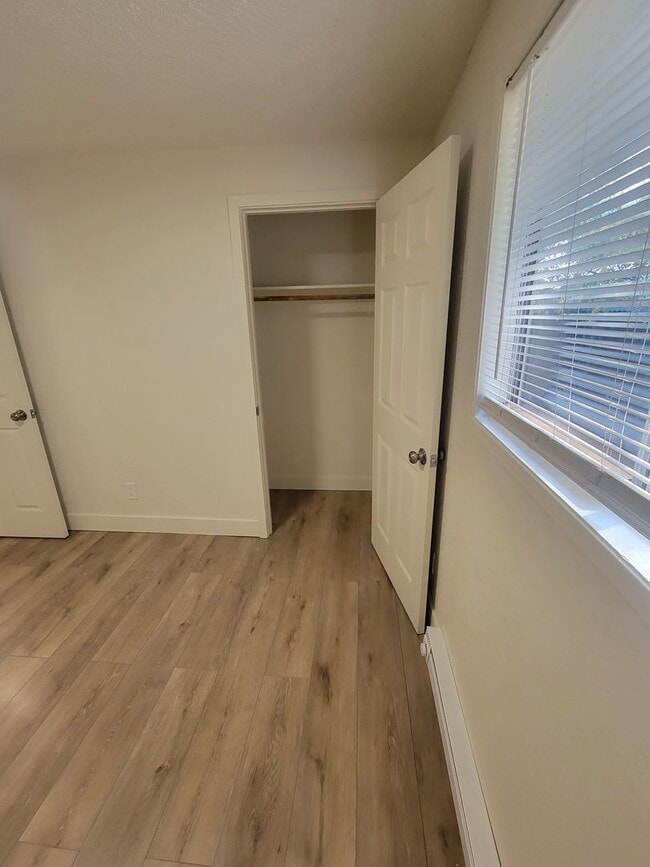 Building Photo - 3 bed/2 bath