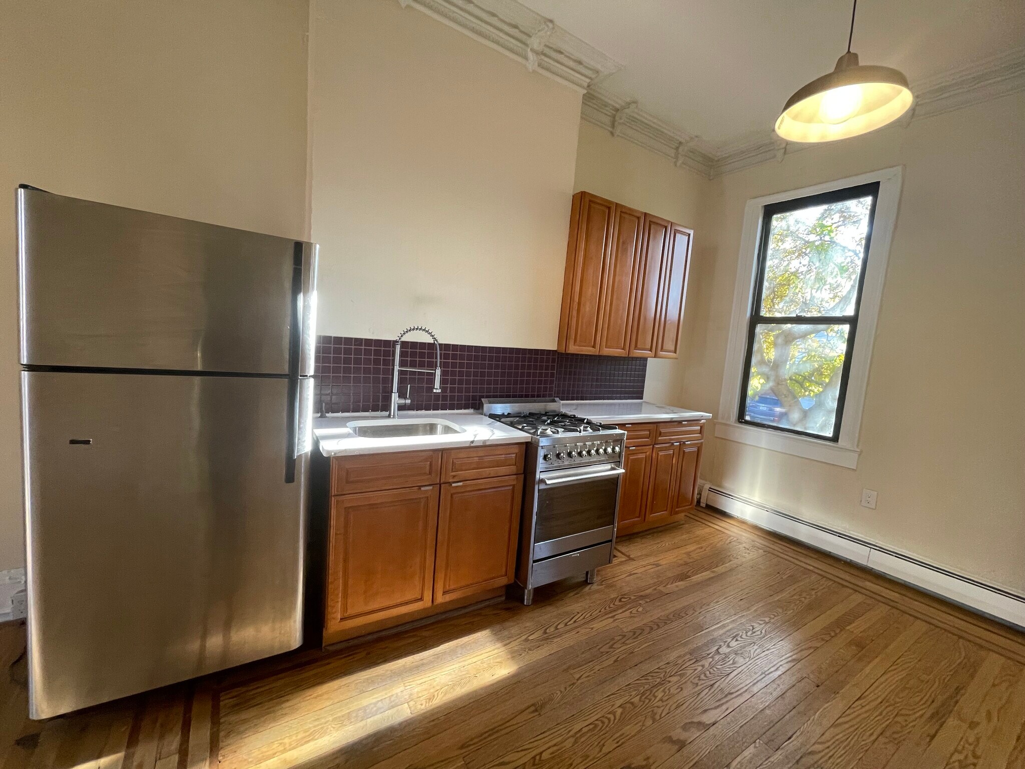 Building Photo - 19 Henry St