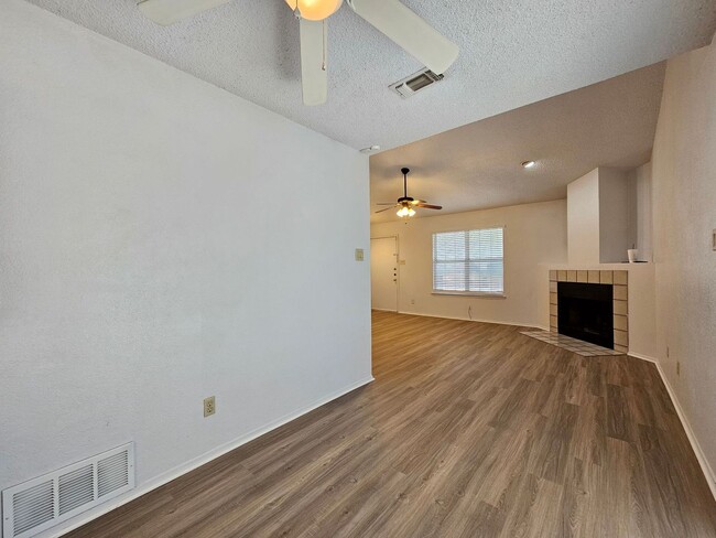 Building Photo - 2209 Dickens Dr