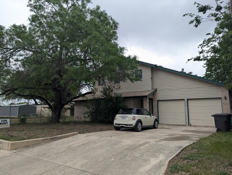 Building Photo - 2422 Ravina St