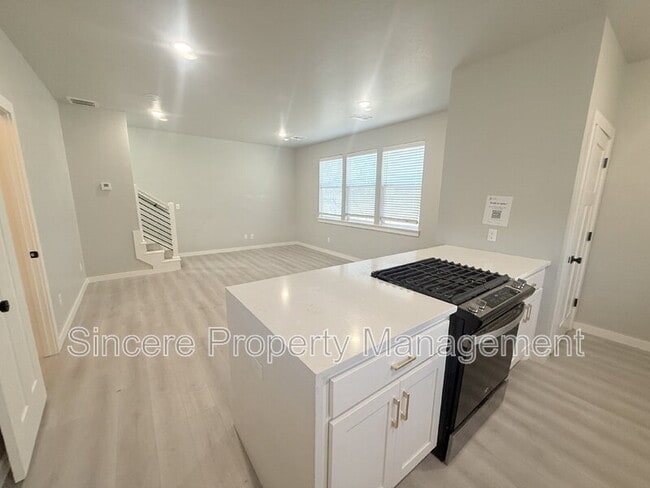 Building Photo - 2008 NW 27th St