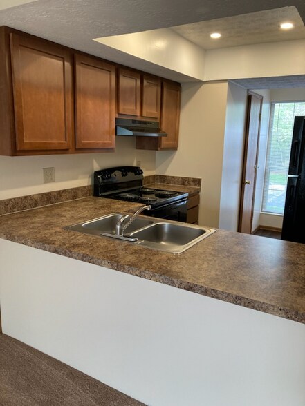 Primary Photo - 6020 Godown Rd