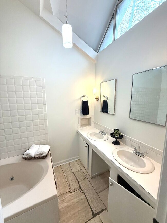 Building Photo - ** 4 Bed 3 Bath located in Prattville ** Call 334-366-9198 to schedule a self-tour. $500 credit t...